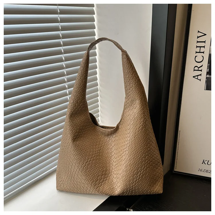 Margot | Woven Hobo Shoulder Bag
