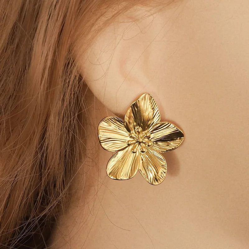Freya | Petal Flower Stud Earrings in Gold