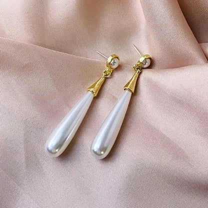 Elara | Teardrop Pearl Dangle Earrings