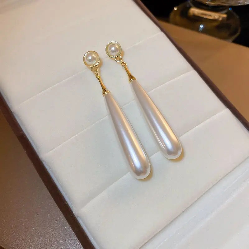 Elara | Teardrop Pearl Dangle Earrings